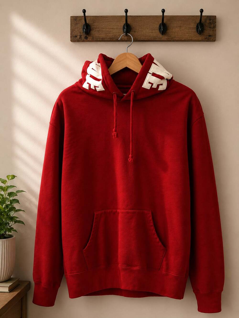 🔥 Supreme Red Hoodie – Medium – Brand New with Verified Authenticity Tag 🔥